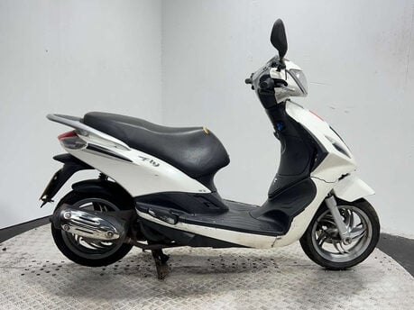 Piaggio Fly 16K 2015 RUNNING PROJECT BIKE SPARES OR REPAIR 125CC