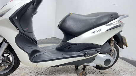 Piaggio Fly 16K 2015 RUNNING PROJECT BIKE SPARES OR REPAIR 125CC 18