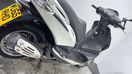 Piaggio Fly 16K 2015 RUNNING PROJECT BIKE SPARES OR REPAIR 125CC 8