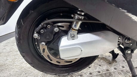 Yadea G5 LEXMOTO ELECTRIC SCOOTER BIKE RIDE AT 16 TRADE SALE ESCOOTER 23