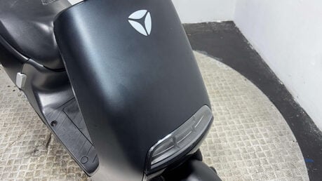 Yadea G5 LEXMOTO ELECTRIC SCOOTER BIKE RIDE AT 16 TRADE SALE ESCOOTER 14