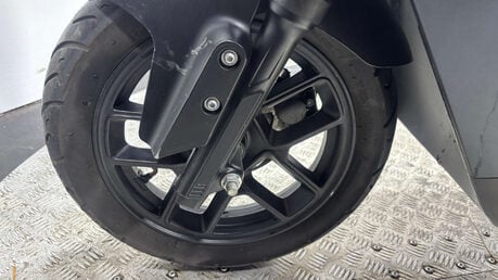 Yadea G5 LEXMOTO ELECTRIC SCOOTER BIKE RIDE AT 16 TRADE SALE ESCOOTER 29