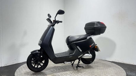Yadea G5 LEXMOTO ELECTRIC SCOOTER BIKE RIDE AT 16 TRADE SALE ESCOOTER 5