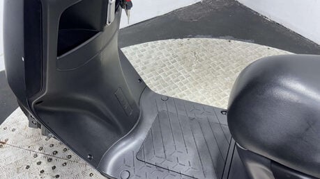 Yadea G5 LEXMOTO ELECTRIC SCOOTER BIKE RIDE AT 16 TRADE SALE ESCOOTER 11