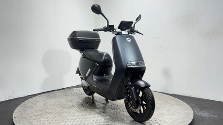 Yadea G5 LEXMOTO ELECTRIC SCOOTER BIKE RIDE AT 16 TRADE SALE ESCOOTER 6