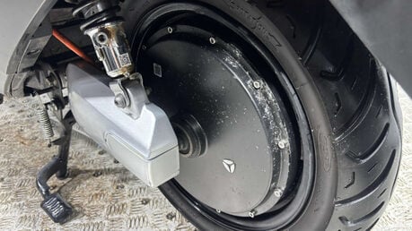 Yadea G5 LEXMOTO ELECTRIC SCOOTER BIKE RIDE AT 16 TRADE SALE ESCOOTER 28