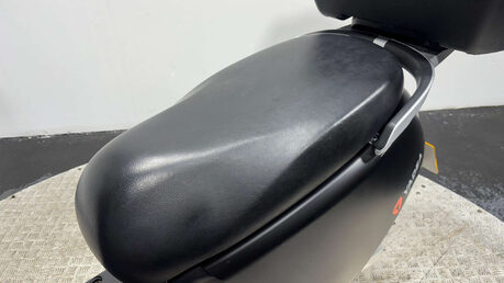 Yadea G5 LEXMOTO ELECTRIC SCOOTER BIKE RIDE AT 16 TRADE SALE ESCOOTER 10