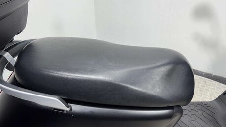 Yadea G5 LEXMOTO ELECTRIC SCOOTER BIKE RIDE AT 16 TRADE SALE ESCOOTER 26