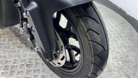 Yadea G5 LEXMOTO ELECTRIC SCOOTER BIKE RIDE AT 16 TRADE SALE ESCOOTER 17