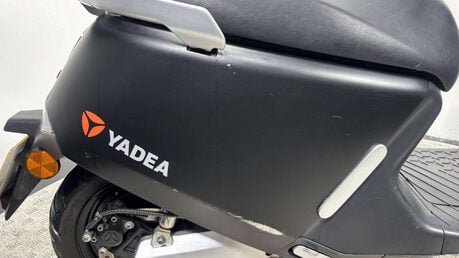 Yadea G5 LEXMOTO ELECTRIC SCOOTER BIKE RIDE AT 16 TRADE SALE ESCOOTER 24
