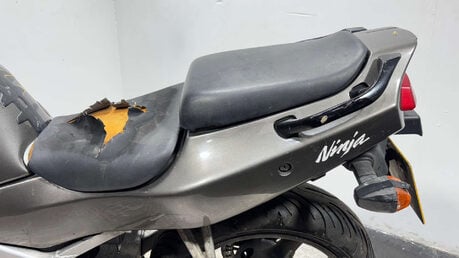 Kawasaki Ninja ZX6R 1996 NON RUNNING PROJECT PARTS BIKE SPARES OR REPAIR 600CC 24