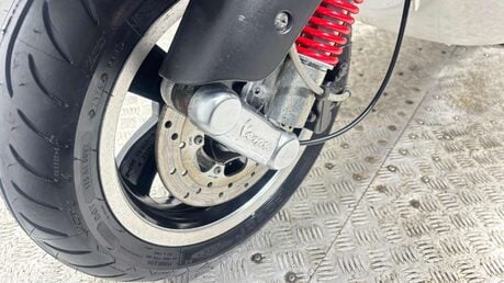 Piaggio Vespa GTS 2013 23K MOT OCTOBER 2026 NEW TYRES 300CC SCOOTER 12