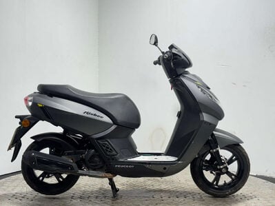 Peugeot Kisbee GT 2022 11K NON RUNNING PROJECT SCOOTER BIKE 50CC 4 STROKE AUTO