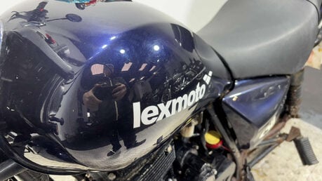 Lexmoto ZSB 2016 8k non running project bike spares or repair 125cc 23