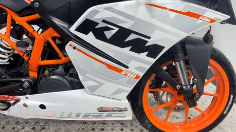 KTM RC 390 2016 14K GOOD RUNNING PROJECT BIKE SPARES OR REPAIR A2 390CC 24