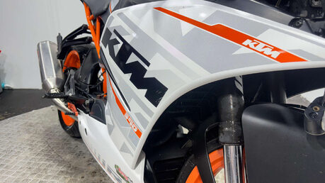 KTM RC 390 2016 14K GOOD RUNNING PROJECT BIKE SPARES OR REPAIR A2 390CC 21