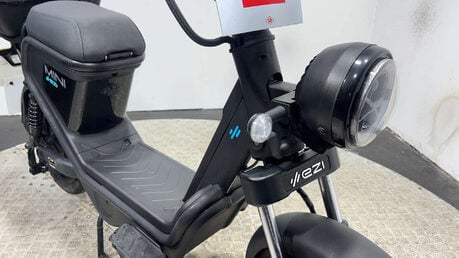 Keeway E-Zi Mini ELECTRIC SCOOTER RIDE AT 16 PROJECT BIKE 50CC EBIKE 12