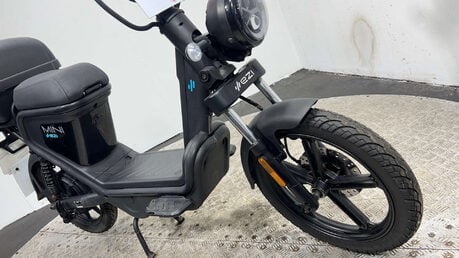 Keeway E-Zi Mini ELECTRIC SCOOTER RIDE AT 16 PROJECT BIKE 50CC EBIKE 11