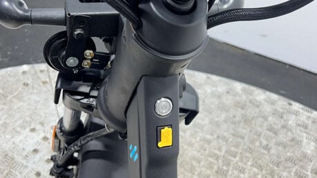 Keeway E-Zi Mini ELECTRIC SCOOTER RIDE AT 16 PROJECT BIKE 50CC EBIKE 19