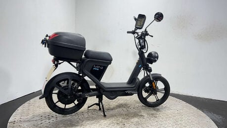 Keeway E-Zi Mini ELECTRIC SCOOTER RIDE AT 16 PROJECT BIKE 50CC EBIKE 2