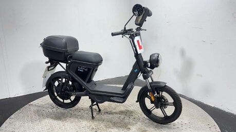 Keeway E-Zi Mini ELECTRIC SCOOTER RIDE AT 16 PROJECT BIKE 50CC EBIKE 3