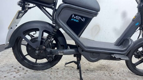 Keeway E-Zi Mini ELECTRIC SCOOTER RIDE AT 16 PROJECT BIKE 50CC EBIKE 10