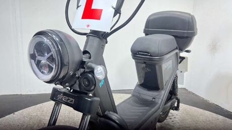 Keeway E-Zi Mini ELECTRIC SCOOTER RIDE AT 16 PROJECT BIKE 50CC EBIKE 22