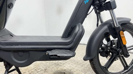 Keeway E-Zi Mini ELECTRIC SCOOTER RIDE AT 16 PROJECT BIKE 50CC EBIKE 15