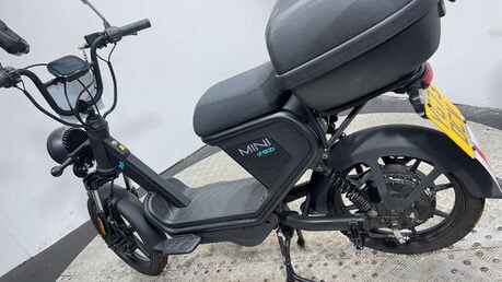 Keeway E-Zi Mini ELECTRIC SCOOTER RIDE AT 16 PROJECT BIKE 50CC EBIKE 18
