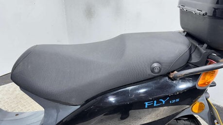 Piaggio Fly 2005 17K NON RUNNING PROJECT SCOOTER SPARES OR REPAIR BIKE 125CC 26