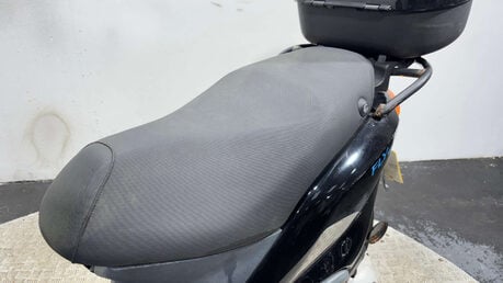 Piaggio Fly 2005 17K NON RUNNING PROJECT SCOOTER SPARES OR REPAIR BIKE 125CC 9