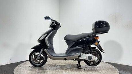 Piaggio Fly 2005 17K NON RUNNING PROJECT SCOOTER SPARES OR REPAIR BIKE 125CC 4