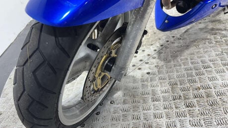 Suzuki SV650 2001 20K GOOD RUNNING LIGHT A2 PROJECT BIKE SPARES OR REPAIR 650CC 20