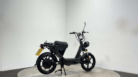 Keeway E-Zi Mini 2024, ONLY 15 MILES, ELECTRIC SCOOTER, SPARES/REPAIR/PROJECT 3