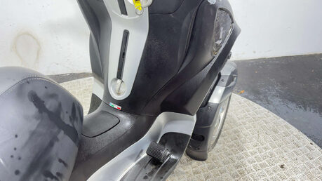 Piaggio MP3 YOURBAN LT 2011 33K 3 WHEELER RUNNING TRIKE PROJECT 300CC 9