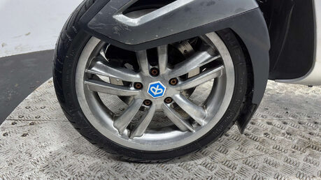 Piaggio MP3 YOURBAN LT 2011 33K 3 WHEELER RUNNING TRIKE PROJECT 300CC 11