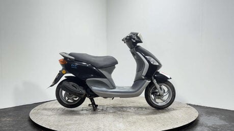 Piaggio Fly 2009 17K RUNNING PROJECT BIKE SCOOTER 50CC 4T LEARNER 1