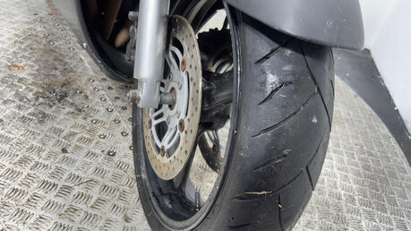 Suzuki GSX GSX750F 2000 31K SPARES OR REPAIR PROJECT BIKE 750CC SPORTS TOURER 14