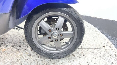 Piaggio ET2 50 VESPA 2002 PROJECT SCOOTER SPARES OR REPAIR 50CC 2 STROKE 2T 9