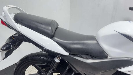 Honda CB 2013 RUNNING PROJECT BIKE 35K SPARES OR REPAIR 125CC COMMUTER 8