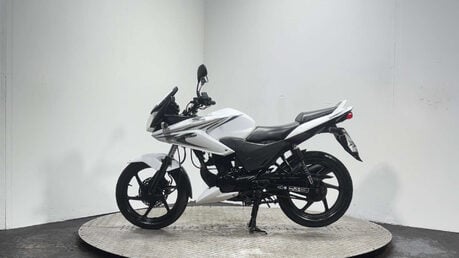 Honda CB 2013 RUNNING PROJECT BIKE 35K SPARES OR REPAIR 125CC COMMUTER 4