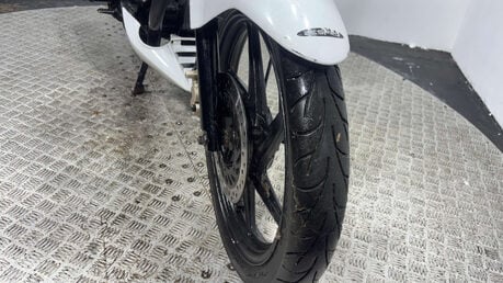 Honda CB 2013 RUNNING PROJECT BIKE 35K SPARES OR REPAIR 125CC COMMUTER 28