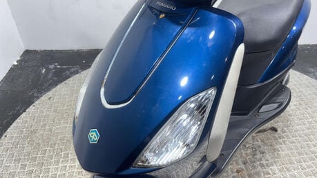 Piaggio Fly 2011 RUNNING PROJECT BIKE SPARES OR REPAIR 125CC SCOOTER 24