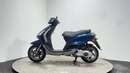 Piaggio Fly 2011 RUNNING PROJECT BIKE SPARES OR REPAIR 125CC SCOOTER 4