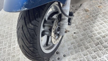 Piaggio Fly 2011 RUNNING PROJECT BIKE SPARES OR REPAIR 125CC SCOOTER 8