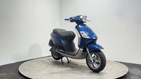 Piaggio Fly 2011 RUNNING PROJECT BIKE SPARES OR REPAIR 125CC SCOOTER 2