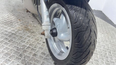 Piaggio Fly 2011 RUNNING PROJECT BIKE SPARES OR REPAIR 125CC SCOOTER 16