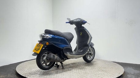 Piaggio Fly 2011 RUNNING PROJECT BIKE SPARES OR REPAIR 125CC SCOOTER 3