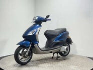 Piaggio Fly 2011 RUNNING PROJECT BIKE SPARES OR REPAIR 125CC SCOOTER 5