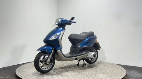 Piaggio Fly 2011 RUNNING PROJECT BIKE SPARES OR REPAIR 125CC SCOOTER 5